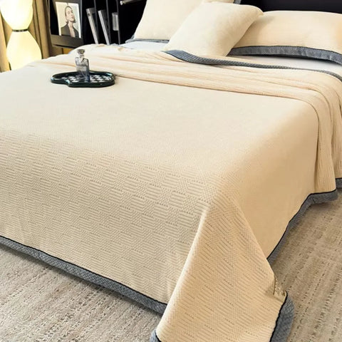 VeluLuxe Soft Blanket