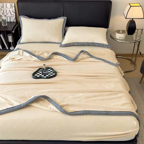 VeluLuxe Soft Blanket